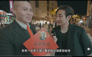 八炯返花蓮力挺「拔傅」  路上廣發「兩蔣春聯」深藍長輩疑惑連連