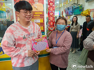 靠chatgpt給幸運日!年輕情侶刮中百萬 大手筆捐廟10萬助重建