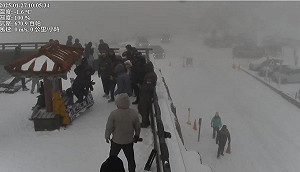 合歡山下雪了!武嶺即時影像雪白一片 太平山台7甲線也成雪世界