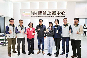 蛇年春節迎接出遊潮  陳其邁視察智慧運輸中心