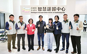蛇年春節迎接出遊潮  陳其邁視察智慧運輸中心