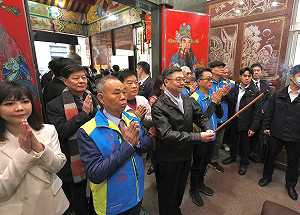 卓榮泰初一拜廟!談晶片關稅強調台灣產業鏈地位 籲百工百業團結