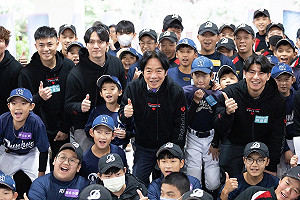 賴清德出席中職球員工會回饋列車 擘畫運動部三大功能