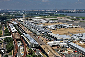 華府機場附近發生飛機墜河意外 暫停所有起降