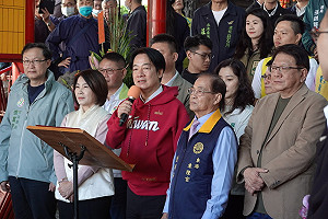 賴總統大年初二高雄發福袋  籲團結讓台灣更安全