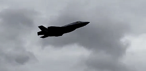 (影)積極對俄備戰! 波蘭飛行員完成 F-35「Hussarz」戰機首飛
