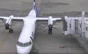 日本全日空客機在福島機翼撞空橋 機上28人 肇事原因調查中