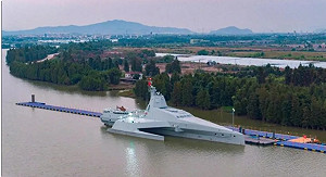 未來海戰「隱形利刃」? 配導彈、魚雷、機關砲 中國「虎鯨」無人艇列裝東部戰區