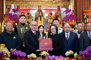 出席木柵指南宮法會 蕭美琴:走得踏實定能讓國家被庇佑
