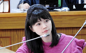 高嘉瑜承諾不爭取補選！批李彥秀從政26年財產申報「更正19次」裝不懂？　