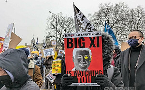 中國巨型使館逾千人抗議 英議員籲政府勿向北京低頭
