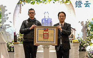 空軍女士官長胡鐙云今公奠 賴清德親頒旌忠狀表彰一生為國