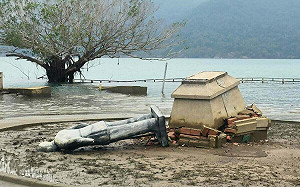 蔣公銅像震倒「面陷泥濘」照片曝光!國民黨員號召修復 南水署回應了