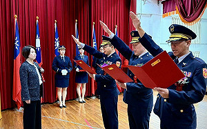 屏縣警局三分局卸新任分局長聯合交接  周春米期勉共創和諧社會