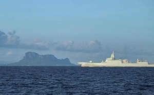 055卸下砲衣威嚇! 中國艦隊南海宣示主權 美B1B與菲戰機聯飛反制 