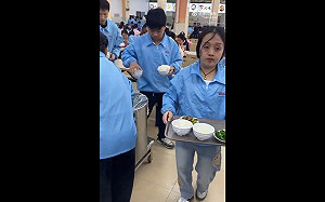 (影) 中國女工被剝削成熊貓眼? 工廠稱是「長白班」 網曝 : 有時要上16小時