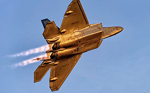 F-22引擎推重比「造假」? 從超過10突然降至7 數據變動引軍事圈熱議