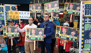 「高雄雙罷劫」團隊北上送件  各集結3500份罷免黃捷、許智傑連署書