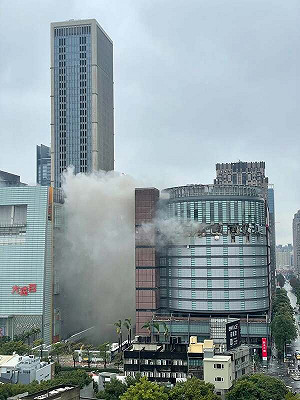 快訊》(影)台中新光三越12樓美食街氣爆一層樓全毀!造成4死20傷
