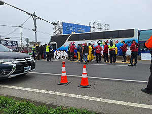 嘉義進香團遊覽車追撞事故 25人送醫22人已出院