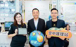 高市青年局長卸任選議員 陳其邁祝福「點子王」張以理  