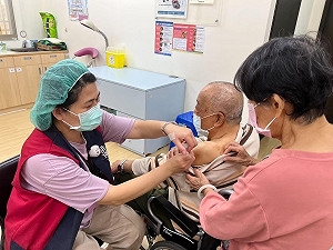長者新冠接種率僅近18% 疾管署憂風險:4/8起「2族群」打第2劑免費