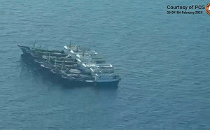 (影)南海風雲！菲批中國海上民兵船大聚南沙 中控菲3機侵領空、嗆「擺拍」