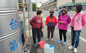 高雄55小時大停水  柯志恩連跑仁武、鳳山關心民生用水狀況