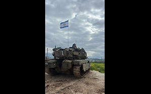 (影) 23年來以坦克首度再進約旦河西岸! 真主黨大辦納斯魯拉葬禮 以戰機飛頭頂