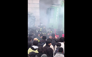 (影) 不准集會! 福建傳統遊神活動爆發警民衝突 網友籲起義推翻政府