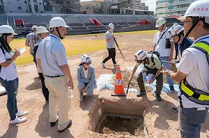新竹棒球場挖出廢電線、磚塊!他們都怒了