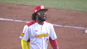 WBCQ西班牙三壘手暴傳送2分 當場仰天痛哭 台灣球迷也心疼:歡迎來中職