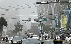 西半部能見度低！下波鋒面抵達時間曝 專家：各地皆有明顯雨勢