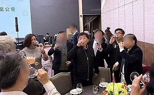 林靜儀喝紅酒是工作所需?凌濤再收基層爆料新照片