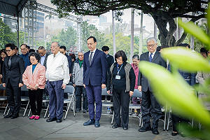 二二八前夕獻花 朱立倫喊話賴清德「執政黨要謙卑」