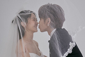 愛情長跑12年修成正果 鼓鼓大元登記結婚曬全家福