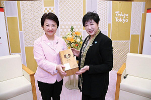 同是女主播轉戰政壇  盧秀燕、小池百合子東京相見歡