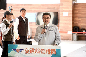 卓揆視察屏東盼高屏二快明年開工  肯定官民合推龍虎斑輸日