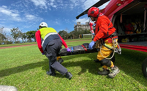 男大生宜蘭登山滑落邊坡腦震盪 直升機吊掛救援