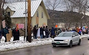 范斯一家渡假遭抗議! 與澤連斯基起衝突後引民眾怒火 緊急轉往「未知地點」