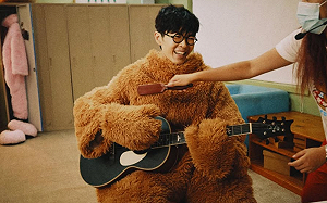 方大同生前錄音畫面曝光！專輯封面藏「1含義」惹網淚崩