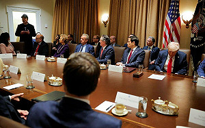 駁馬斯克聽取機密簡報報導 川普：不向商人展示機密