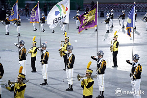 世大運開幕典禮 儀隊掌旗手舉市旗而非國旗