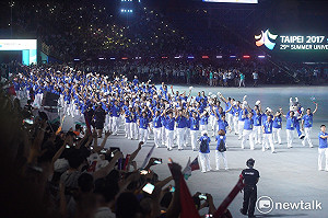 台灣隊壓軸進場 世大運開幕嗨到最高點