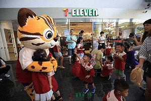 小朋友打工初體驗  花博「來虎」做超商店長