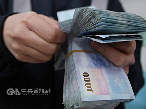 基本工資調漲 資方負擔增162億元