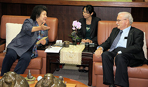 世運前主席拜會陳菊  敘舊聊體育相見歡