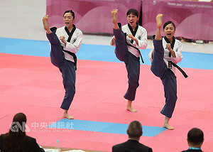 世大運跆拳道品勢 中華隊再添女團銀牌