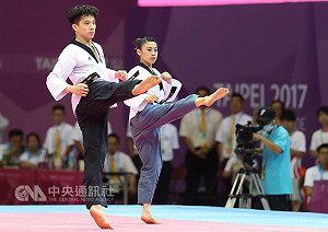 世大運跆拳道品勢 李晟綱蘇佳恩混雙奪金