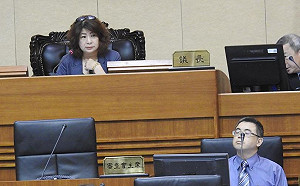 吵翻天議事停擺！基市議長兼黨部主委遭質疑